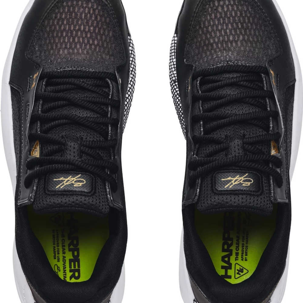 Baseball cleats